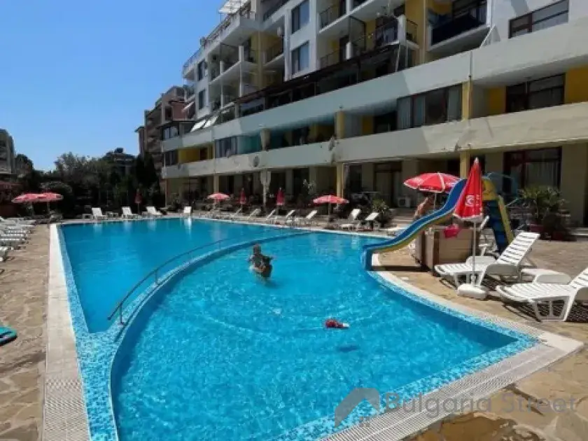 бассейн и территория комплекса Blu Summer