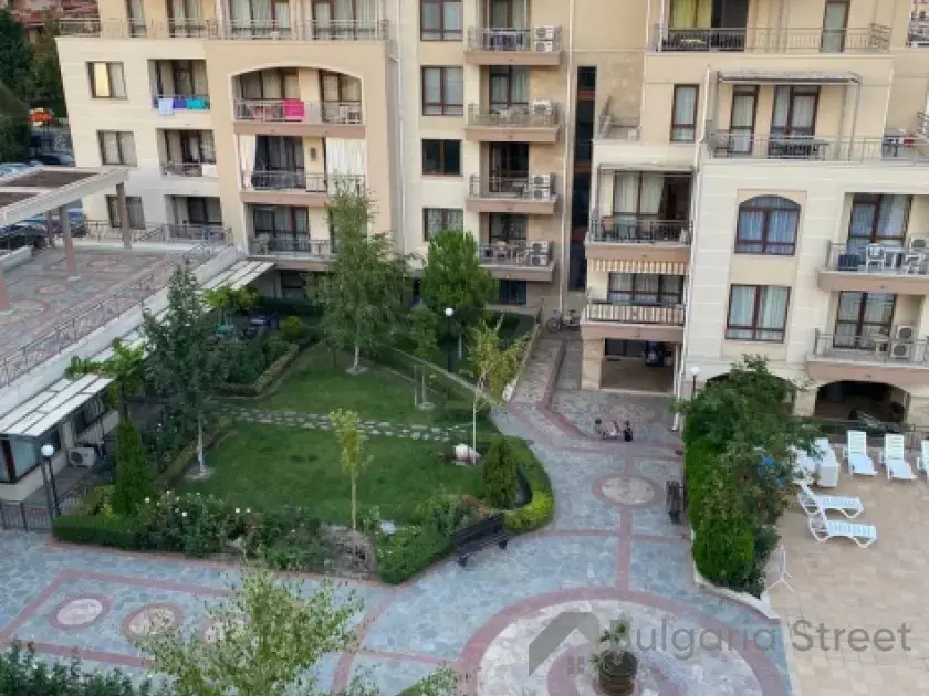 красивая территория комплекса