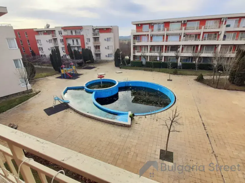 Балкон с видом на бассейн
