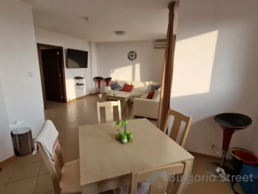 Gardenia Hills | Трёхкомнатная квартира: гостиная , кухня