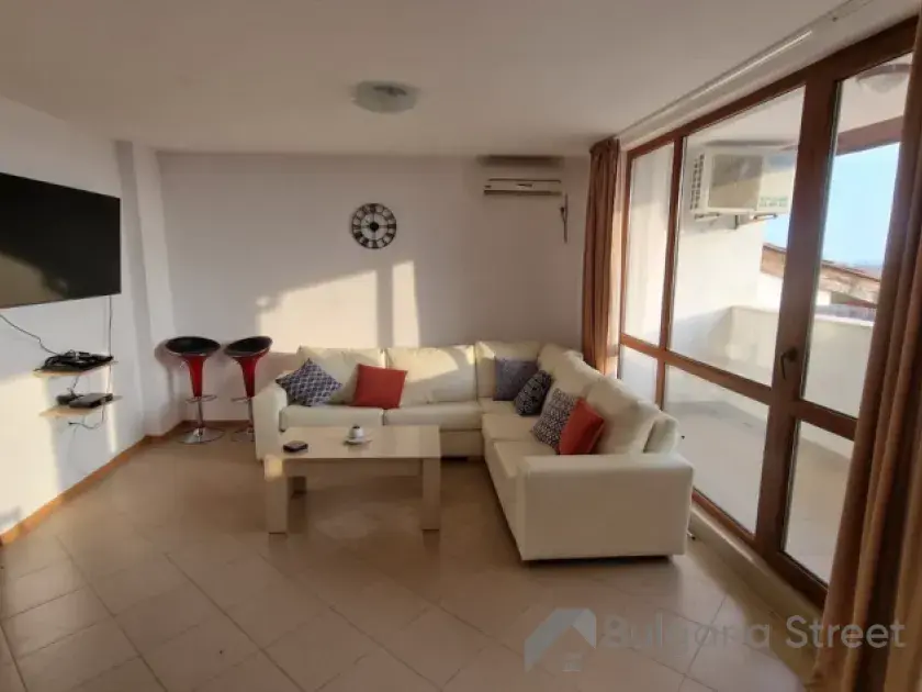 Gardenia Hills | Трёхкомнатная квартира: гостиная , кухня