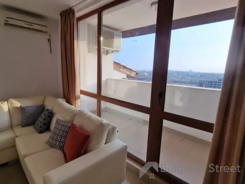 Gardenia Hills | Трёхкомнатная квартира: гостиная , кухня