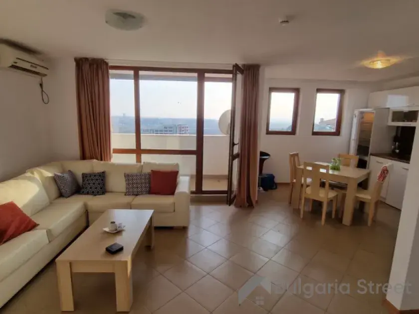 Gardenia Hills | Трёхкомнатная квартира: гостиная , кухня