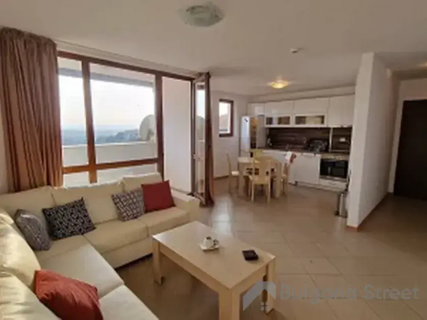 Gardenia Hills | Трёхкомнатная квартира: гостиная , кухня