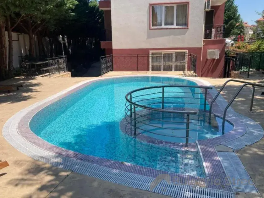 бассейн