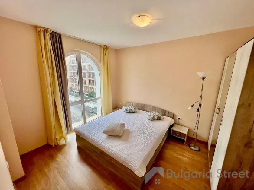 двухспальная кровать