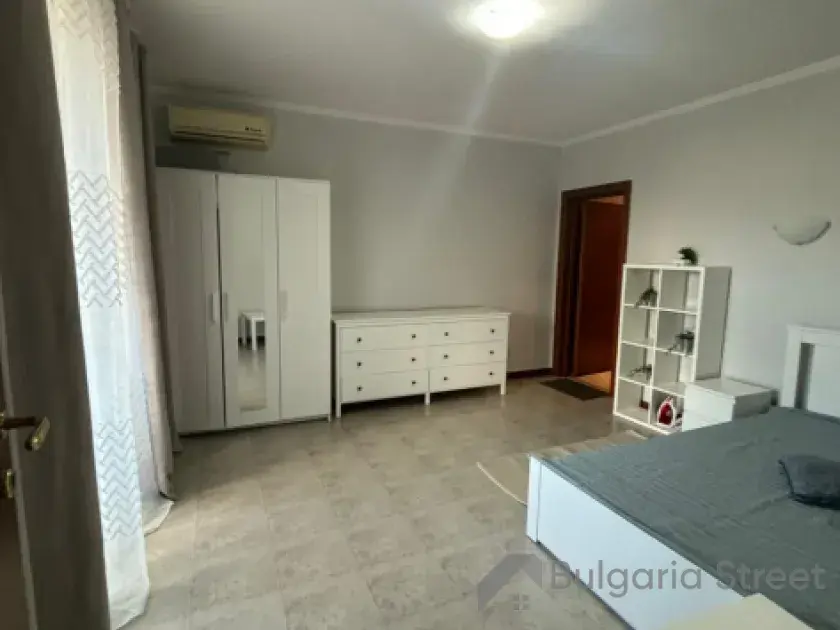 Кровать в спальне