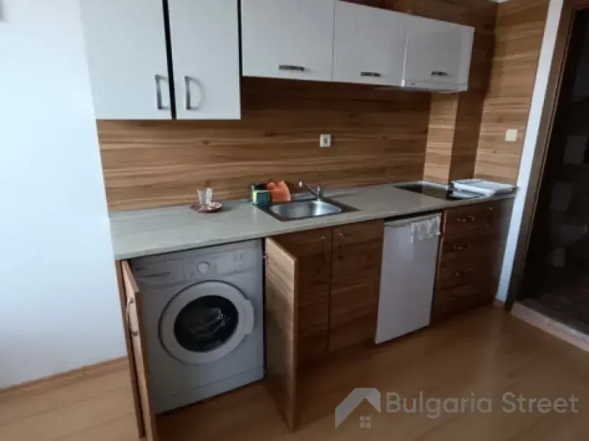Стиральная машина и кухонная мебель