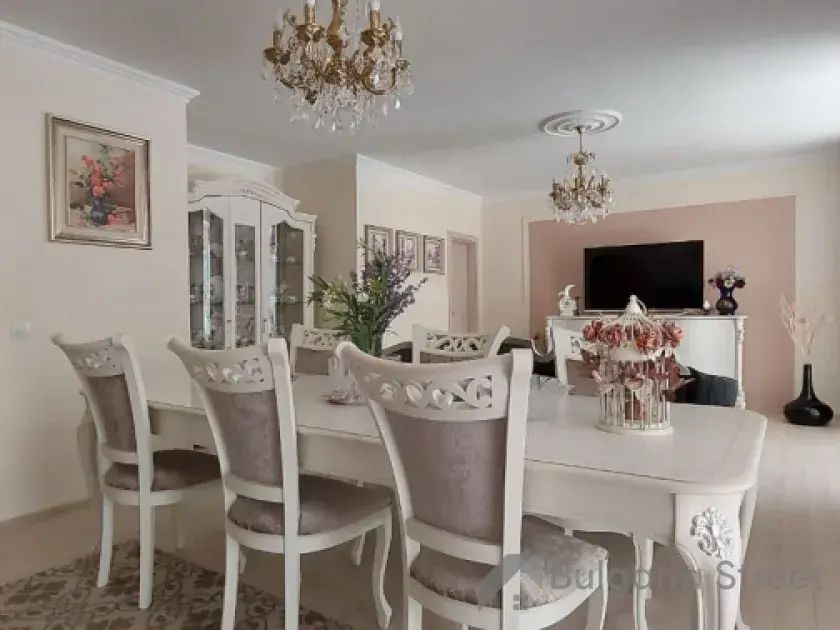 гостинная комната с мебелью