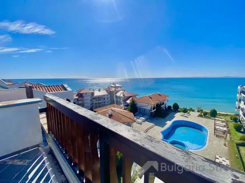 трехкомнатный апартамент с видом на море
