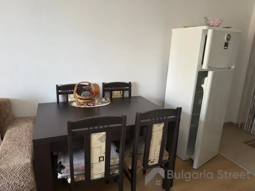 обеденный стол
