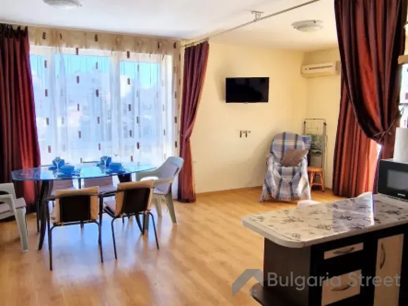 Flores Park | Трёхкомнатная квартира: гостиная, кухня