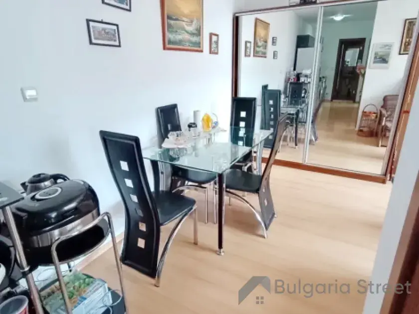 шкаф и стол
