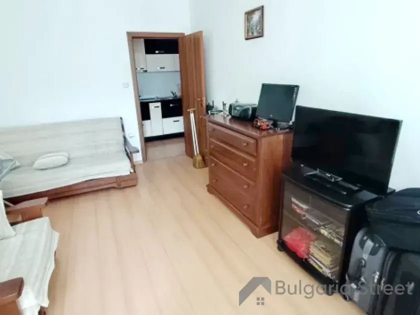 телевизор и мебель