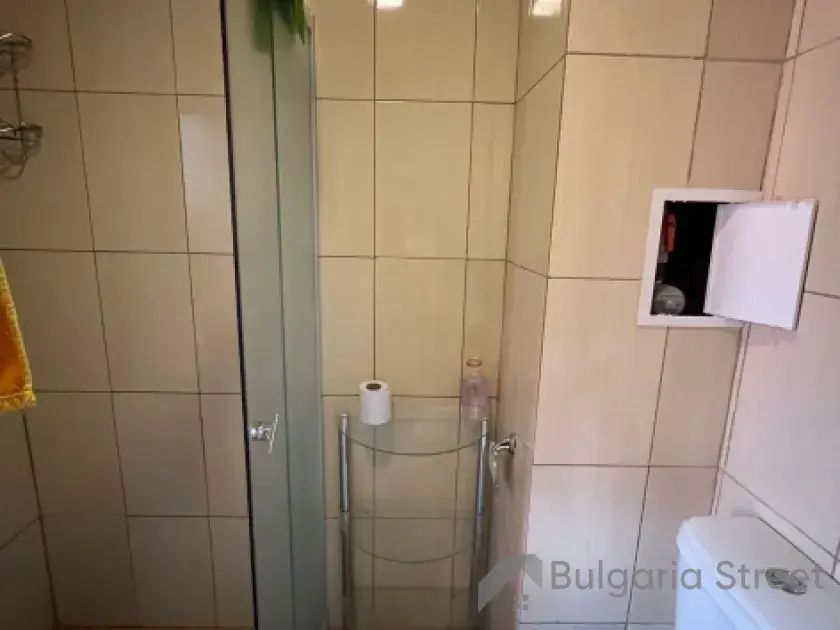 душевая кабина в ванной комнате