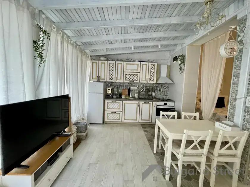 гостиная, кухня, столовая