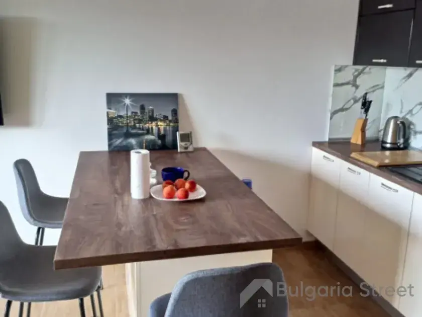 обеденный стол