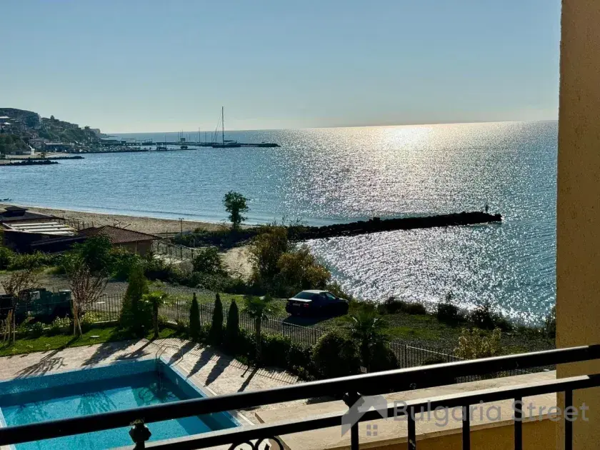 вид на море из квартиры