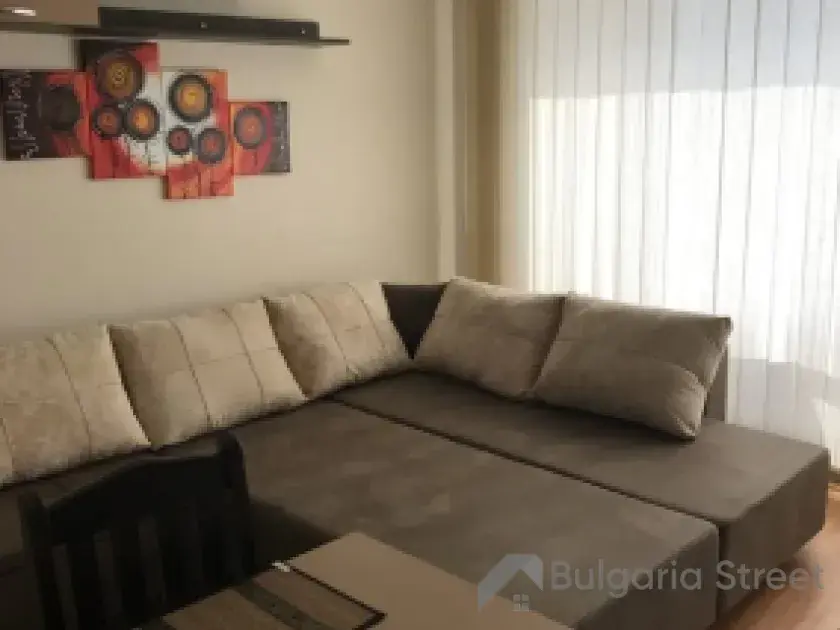 диван и стол