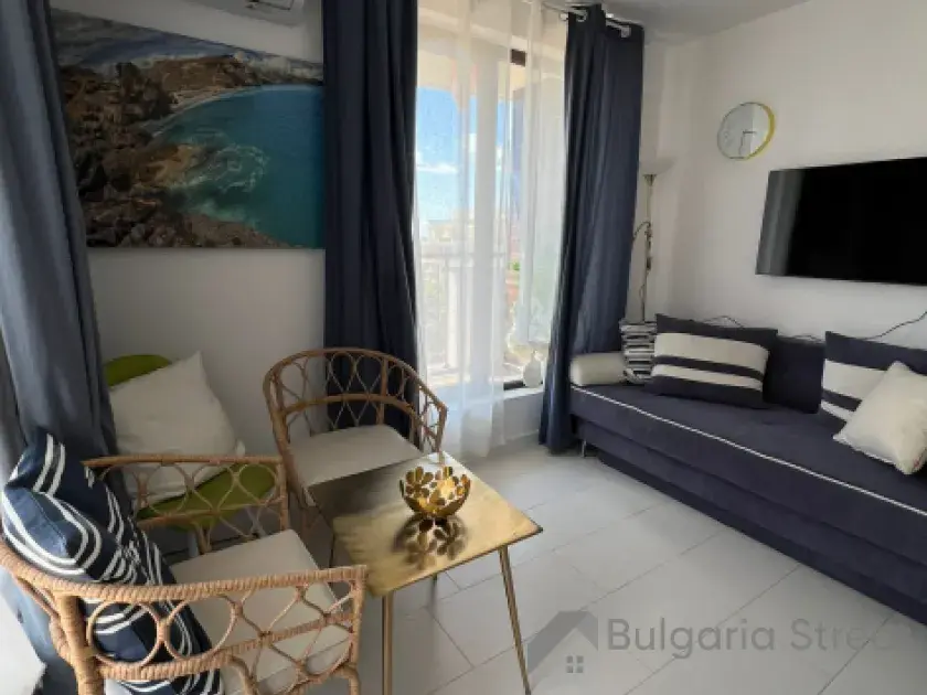 Villa Briz | Двухкомнатная квартира с ремонтом: гостиная, кухня