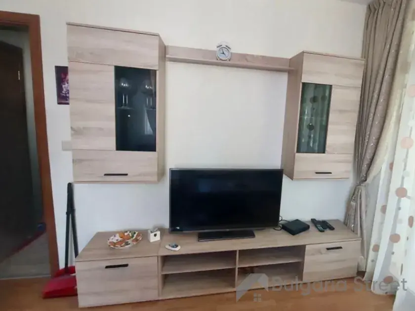 телевизор в комнате