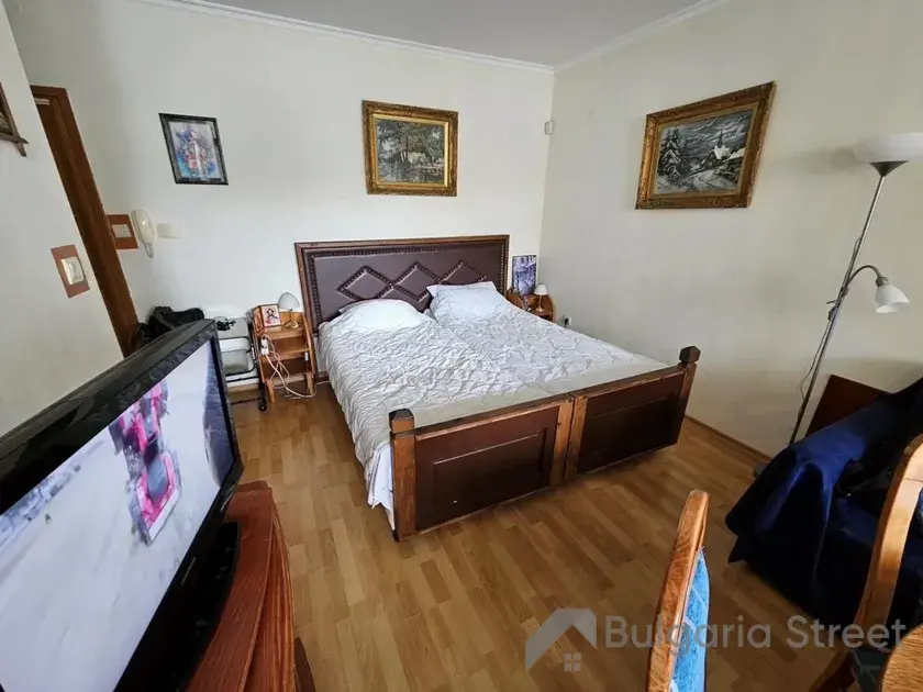 двухспальная кровать