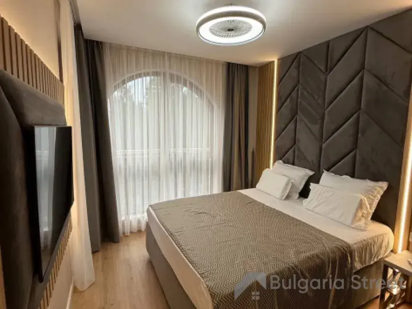 двухспальная кровать