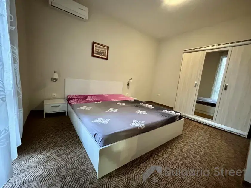 двухспальная кровать