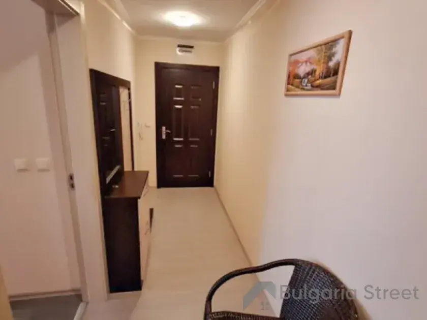 прихожая со шкафом