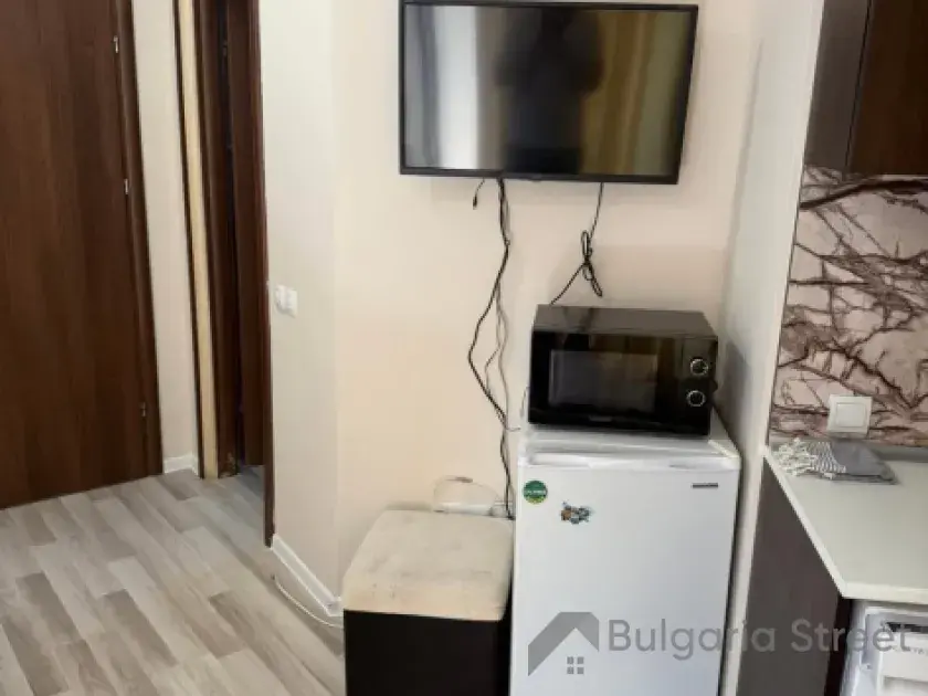 телевизор на стене