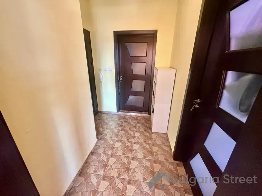 прихожая со шкафом