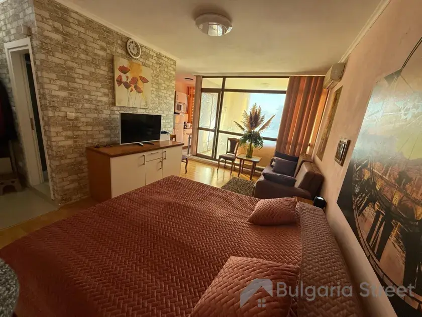 Sun City 1 | Просторная студия с большой террасой на Солнечном Берегу