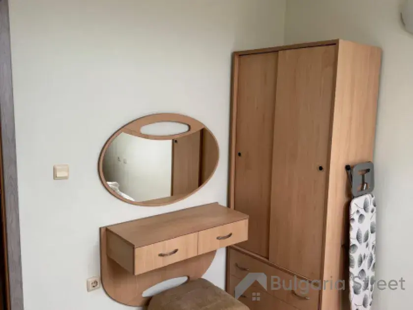 прихожая со шкафом