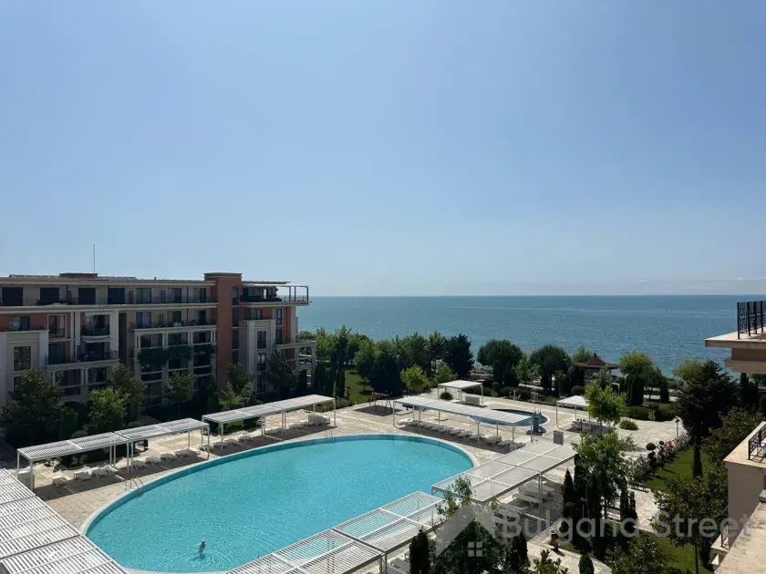 Квартира на первой линии моря
