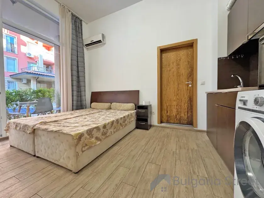Sunny View Central | Студия у моря с террасой и видом на бассейн