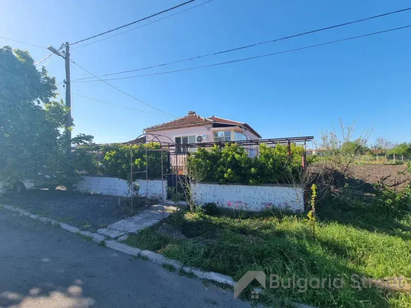Дом в селе Винарско, Бургасская область — 89 м² с участком 820 м²