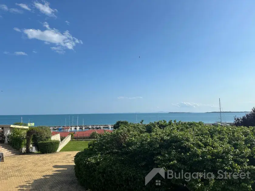 терраса и панорамный вид на море