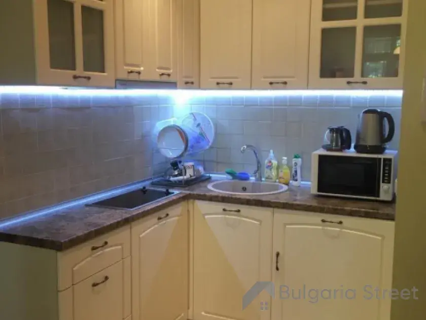встроенная кухня с бытовой техникой
