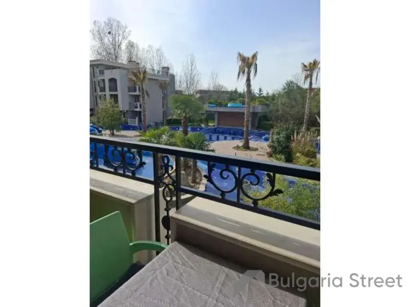 студия с видом на бассейн