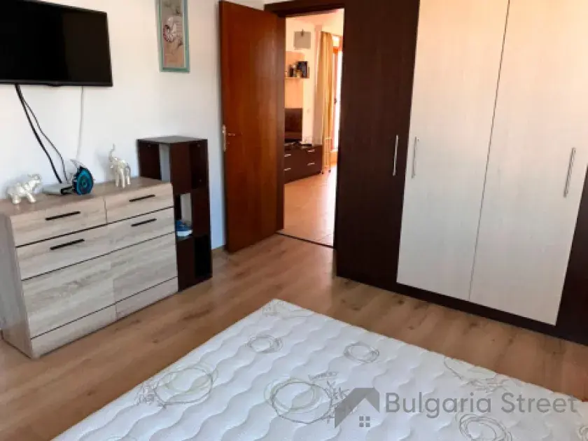 спальня с мебелью