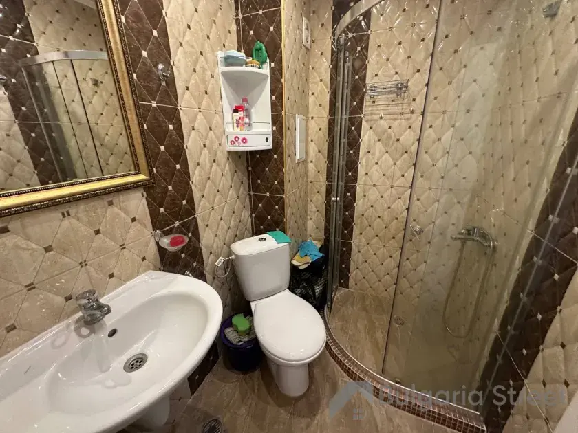 ванная комната с туалетом