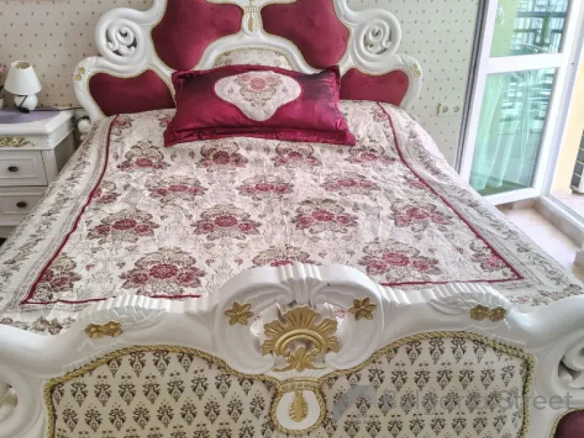 двухспальная кровать